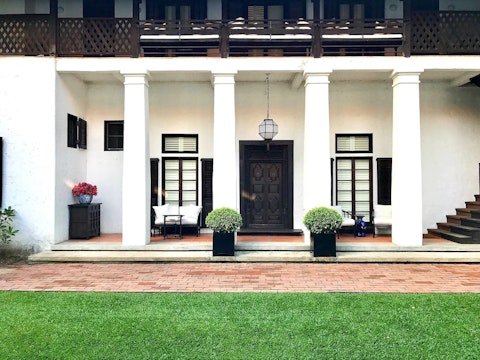 5つ星ホテルの最上階スイートで楽しむ優雅なステイ！ビジネスクラス利用