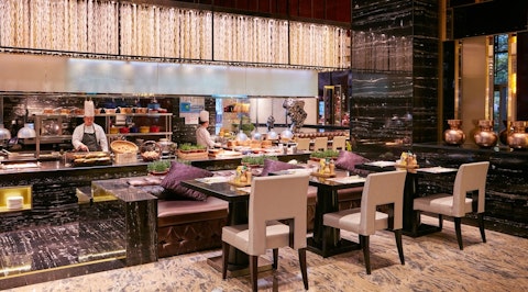 先着150組！SALE価格🎄上海中心部の5つ星ホテルにステイ！屋内プールなど館内施設が充実