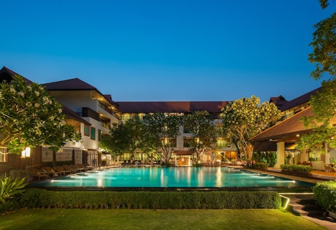 ピン川沿いの優雅な5つ星ホテル！広々スイートにステイ。ビジネスクラス利用。送迎あり