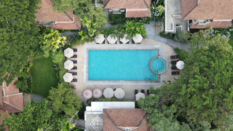 塩水プール完備！スリドンチャイ通りそばの4つ星ホテルでグルメも観光もよくばりに楽しむ