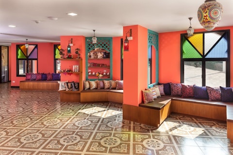 ゆったりファミリースイートに宿泊。ホテルはピン川の近く！ビジネスクラス利用