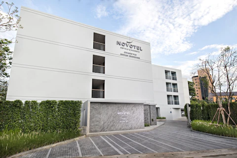 屋上プールと本格タイ料理が自慢！チェンマイ中心部の4つ星ホテル泊。ビジネスクラス利用