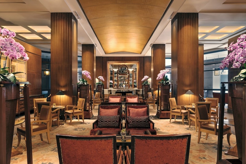 レストランやスパなど豪華な施設が充実!マリーナ地区の5つ星ホテル泊。JAL利用