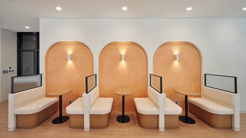 4日前まで予約OK！便利な施設がそろった4つ星ホテルのグループ向けの部屋で快適旅