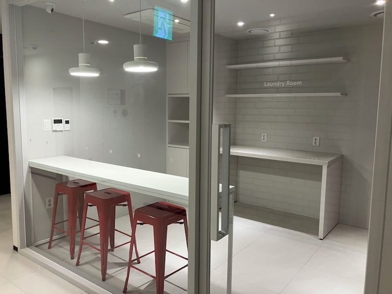 忠武路駅すぐそばの便利な立地！夜景をのぞめるルーフバルコニー併設のホテルで快適ステイ