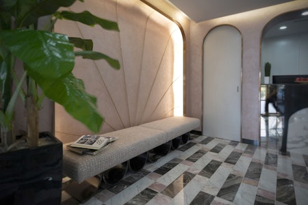 コスパ重視派にぴったり！地下鉄やバスで移動もらくらく＆清潔感あるホテルにステイ