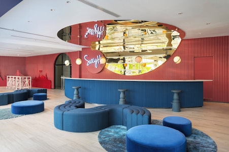 チャオプラヤー川沿いのモダンでカラフルなデザインホテルにステイ！