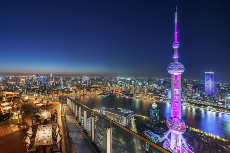 小籠包の夕食と夜景ツアーつき!絶景レストランがある高層5つ星ホテルに宿泊。JAL利用