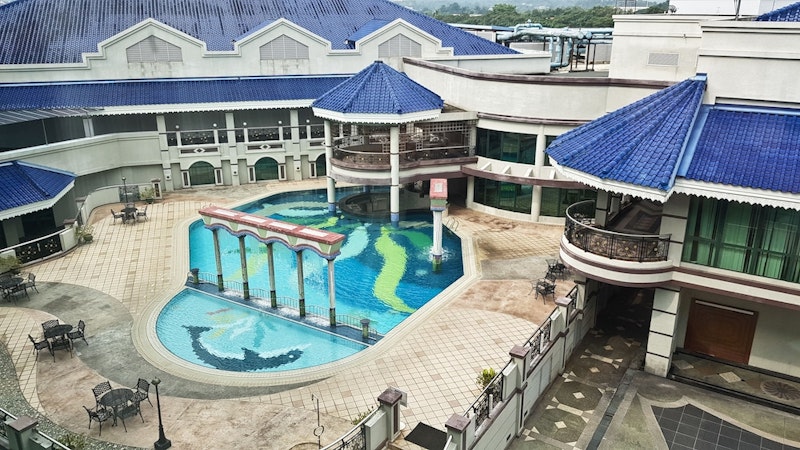 ショッピングモールに併設！ナイトマーケットすぐのホテルで快適ステイ。往復送迎つき