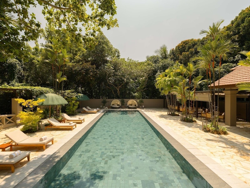 セントーサ島に好アクセス!トロピカルガーデンにかこまれた豪華リゾート泊。JAL利用