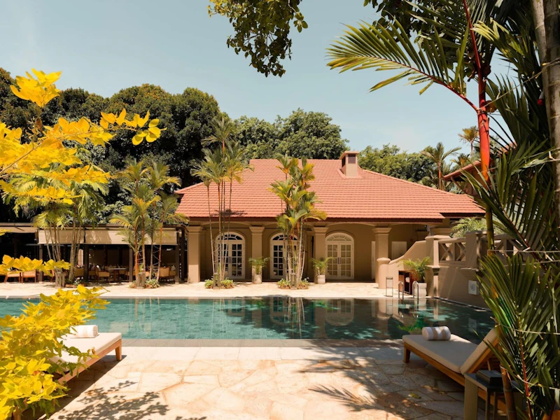 出発日限定でおトク！南国ガーデンにかこまれた世界へ。セントーサ島の豪華ホテルに宿泊