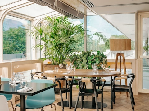 エッフェル塔まで徒歩10分!パリを満喫する拠点にぴったりな4つ星ホテル、往復送迎つき