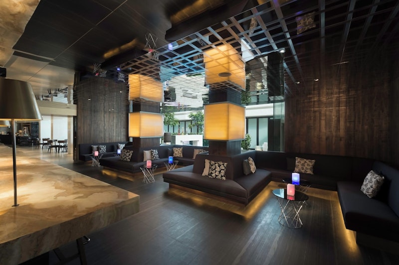 九龍公園は徒歩圏内！屋外ダイニングテラス併設＆モールに直結したホテル泊。JAL利用