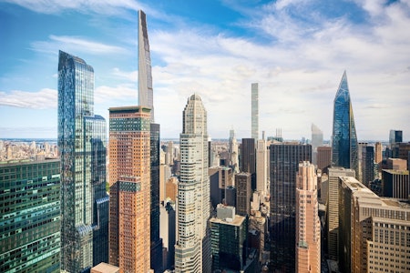 観光しやすいロケーション！ブロードウェイに位置するホテルにステイ。朝食つき