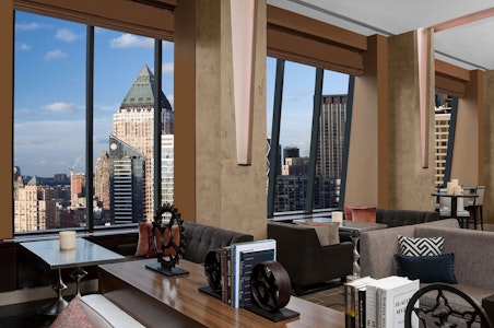 摩天楼を満喫!タイムズスクエアの4つ星高層ホテルに宿泊。朝食つき、ビジネスクラス利用