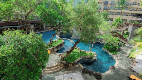 トランジットでシンガポール観光も!プール併設の豪華5つ星ホテル泊。ビジネスクラス利用