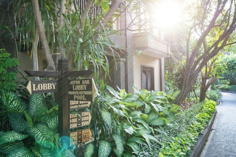 屋外プールやスパ併設＆ビーチも徒歩圏内！クタの4つ星リゾートにリラックスステイ