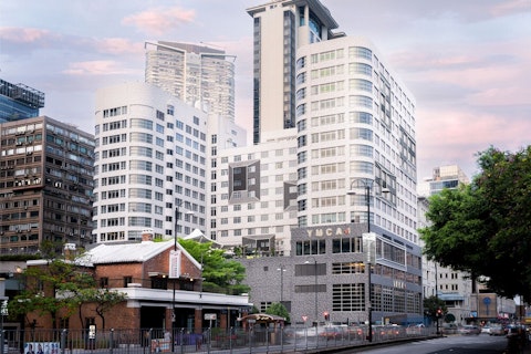 ヴィクトリアハーバーを望む好立地！充実した施設もうれしい駅チカ4つ星ホテルに宿泊