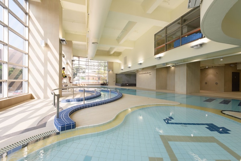 尖沙咀駅すぐ!屋内プールや子どもの遊び場がそなわる4つ星ホテルにステイ