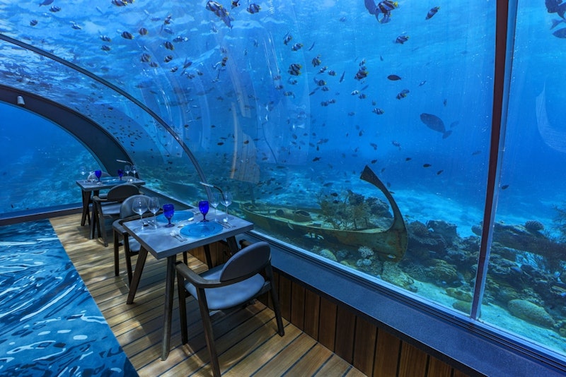 水中レストランでのランチ1回つき!絶景の5つ星リゾートでぜいたくな時間を満喫