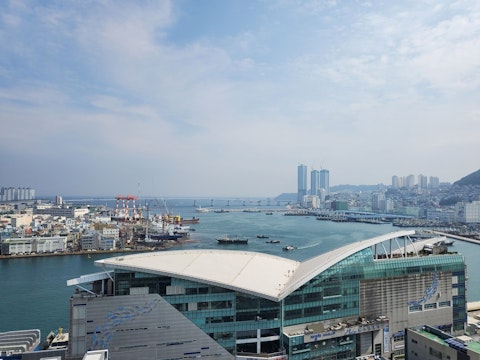 ルーフトップから港の夜景を堪能！南浦洞の絶景ホテルで宿泊も楽しむプラン