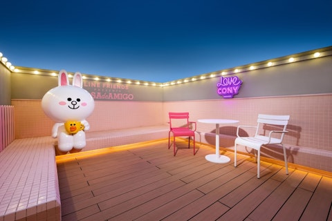 癒やしのキャラクターたちと過ごせる話題の4つ星ホテルに泊まる！ビジネスクラス利用