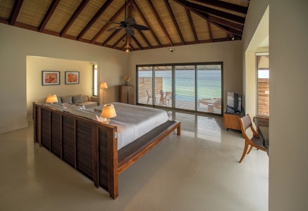 オールインクルーシブつき！楽園リゾートを優雅に堪能。サンライズ側水上ヴィラにステイ