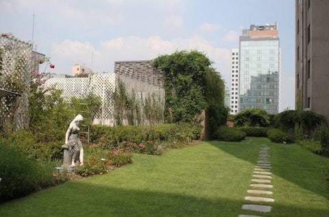 みんなで泊まれる4名1室プラン！明洞を楽しみつくせるホテルに宿泊。ビジネスクラス利用