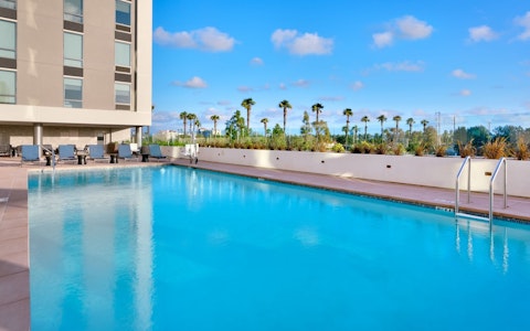 ディズニーランドパークチケットつき!パークに好アクセスなホテル泊。ビジネスクラス利用