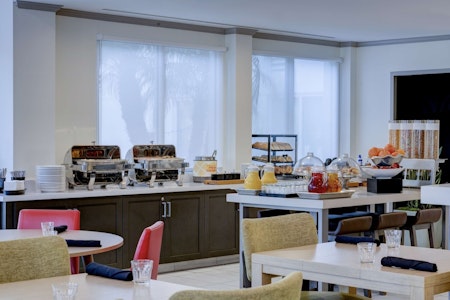 先着50組！1/3(土)販売スタート🎍ディズニーランドパークチケットつき！3つ星ホテルでおトクに楽しむ周遊ツアー