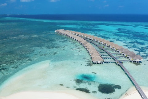 うれしいオールインクルーシブ&美しい海にダイブできる水上ヴィラ泊!ビジネスクラス利用