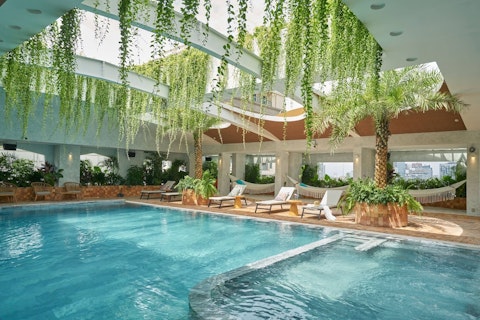 SALE価格🎉モダンな建築と緑ゆたかな植物が融合するおしゃれなホテルにステイ