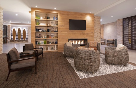 JAL利用!人気スポットへアクセスばつぐんの好立地4つ星ホテル泊。ビジネスクラス利用