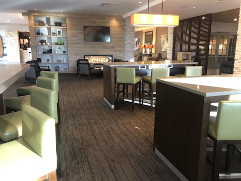 ディズニーランドパークチケットつき！モールすぐの好ホテル泊。ビジネスクラス利用