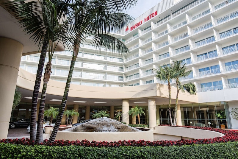 ビバリーヒルズのランドマーク的存在！優雅な4つ星ホテルに宿泊。ビジネスクラス利用