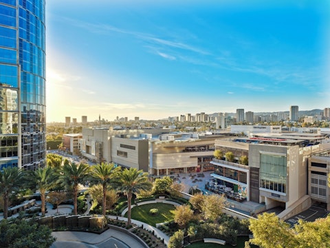 センチュリーシティ内のラグジュアリーな5つ星ホテルにステイ！ビジネスクラス利用