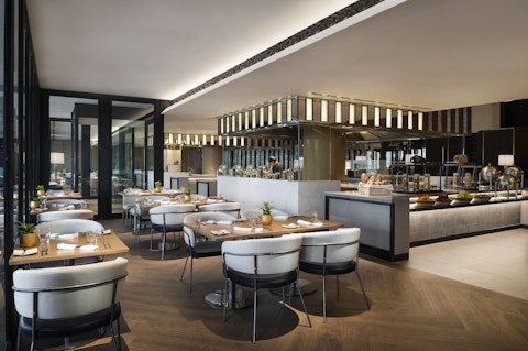 24階以上の部屋から絶景を堪能!地下鉄駅近くの5つ星ホテルにステイ