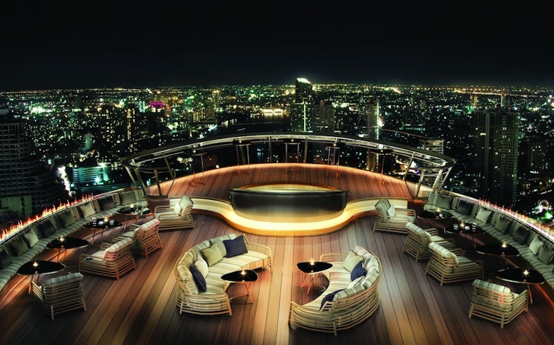 天空のルーフトップバーから絶景を満喫!5つ星タワーホテルのクラブスイートに宿泊