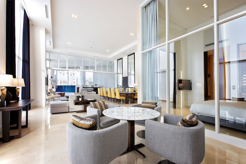 空港バス停留所まで徒歩すぐ！上質な寝具やバスタブがそなわるホテルに宿泊