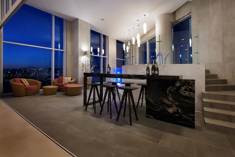 ビジネスクラスで行く！朝食やランチを楽しめるレストランつきホテルに宿泊