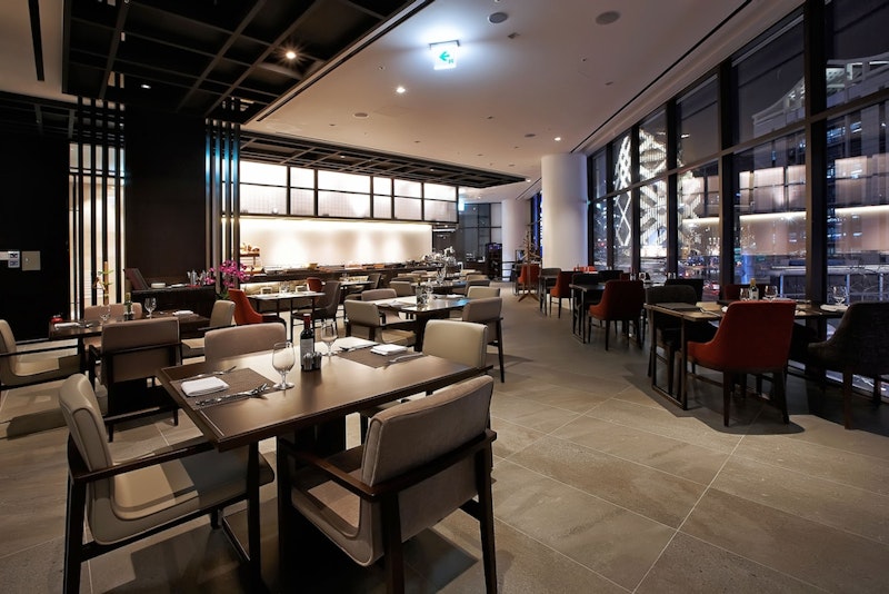 レストラン＆カフェが併設！木製のオーダーメイド家具がすてきなホテル滞在