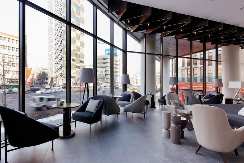 清潭洞ブランドストリートすぐ！大通り沿いにあるホテル滞在でショッピング三昧の旅