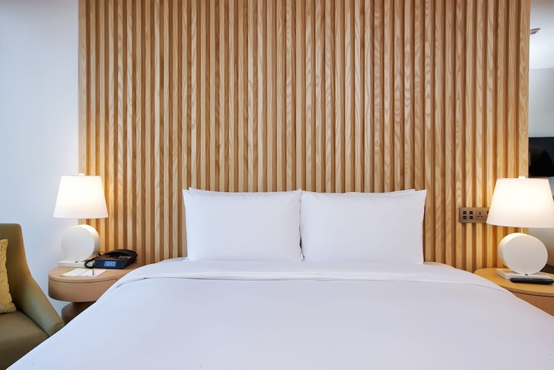 4日前まで予約OK!空港バスの停留所すぐ&レストランやカフェ併設のホテルで快適ステイ