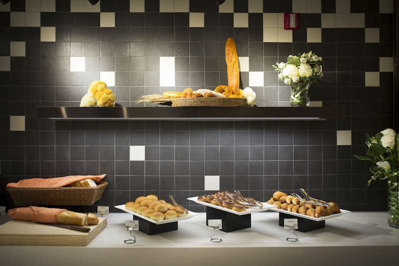 誠信女大入口駅から徒歩1分！シンプルながら清潔感ある4つ星ホテルに宿泊