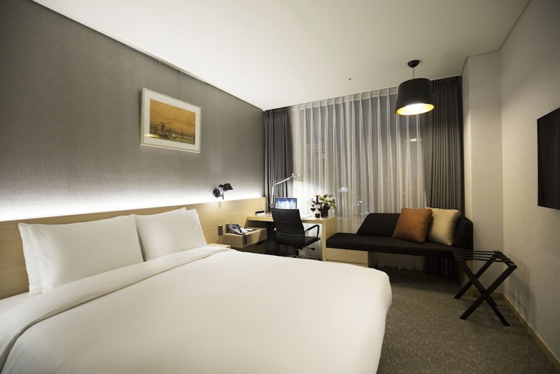 ビジネスクラスで行く！レストランやカフェ、フィットネスジム併設のホテル滞在