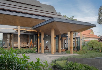 アオナンビーチがすぐ近く！施設も充実の4つ星リゾートホテルに泊まる癒やしの休日