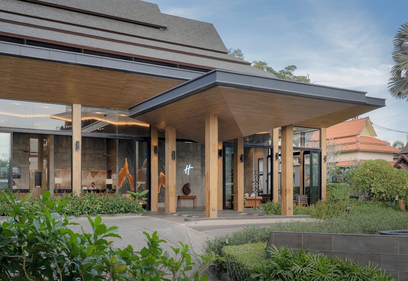 アオナンビーチがすぐ近く!施設も充実の4つ星リゾートホテルに泊まる癒やしの休日