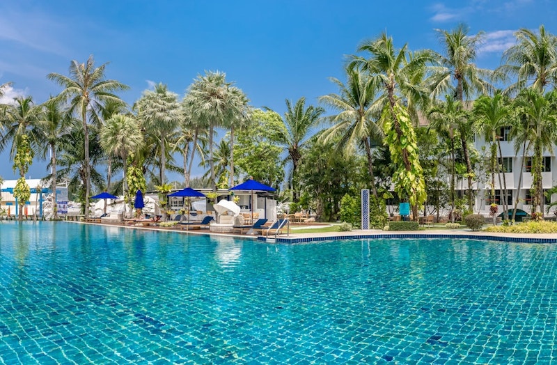 モールすぐの便利な立地！プールなど施設充実のホテル泊。往復送迎つき