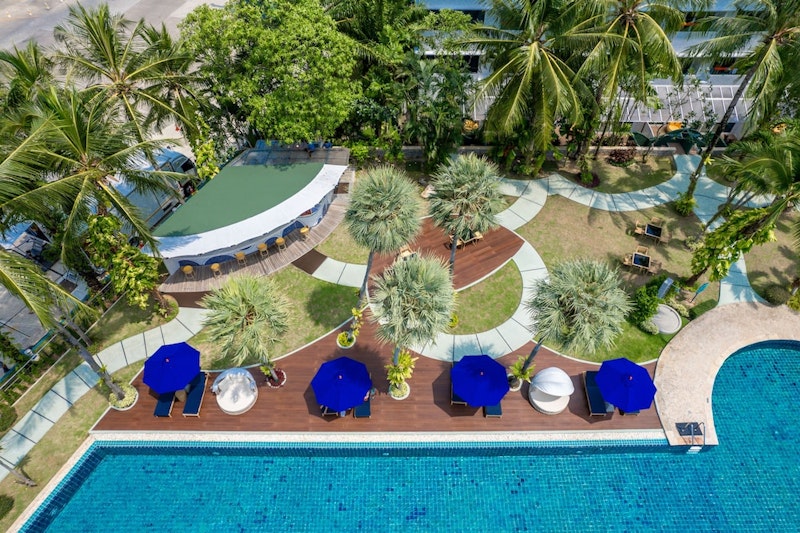 プールやキッズクラブ併設！モールすぐのホテルにステイ。往復送迎つき