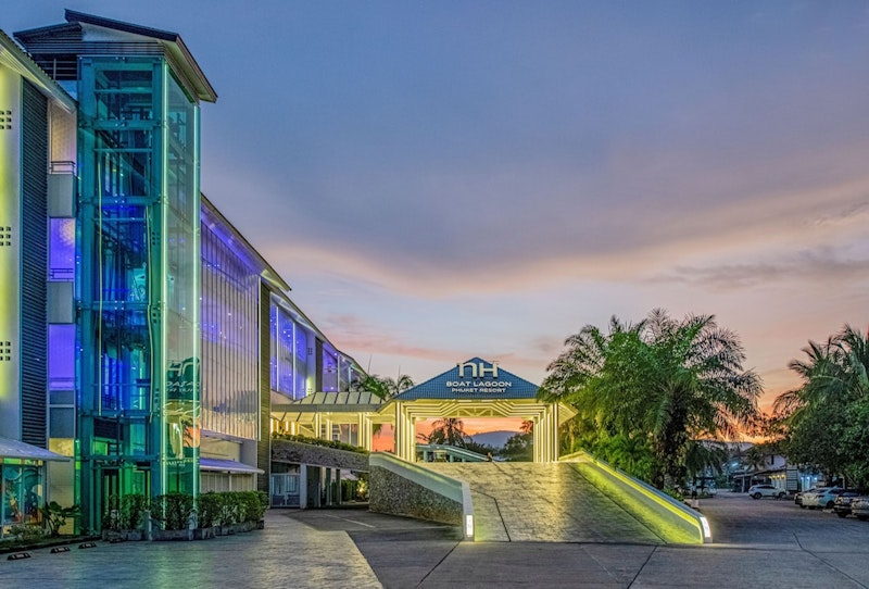 ショッピングモールすぐ！充実の施設がそろったホテル泊。往復送迎つき